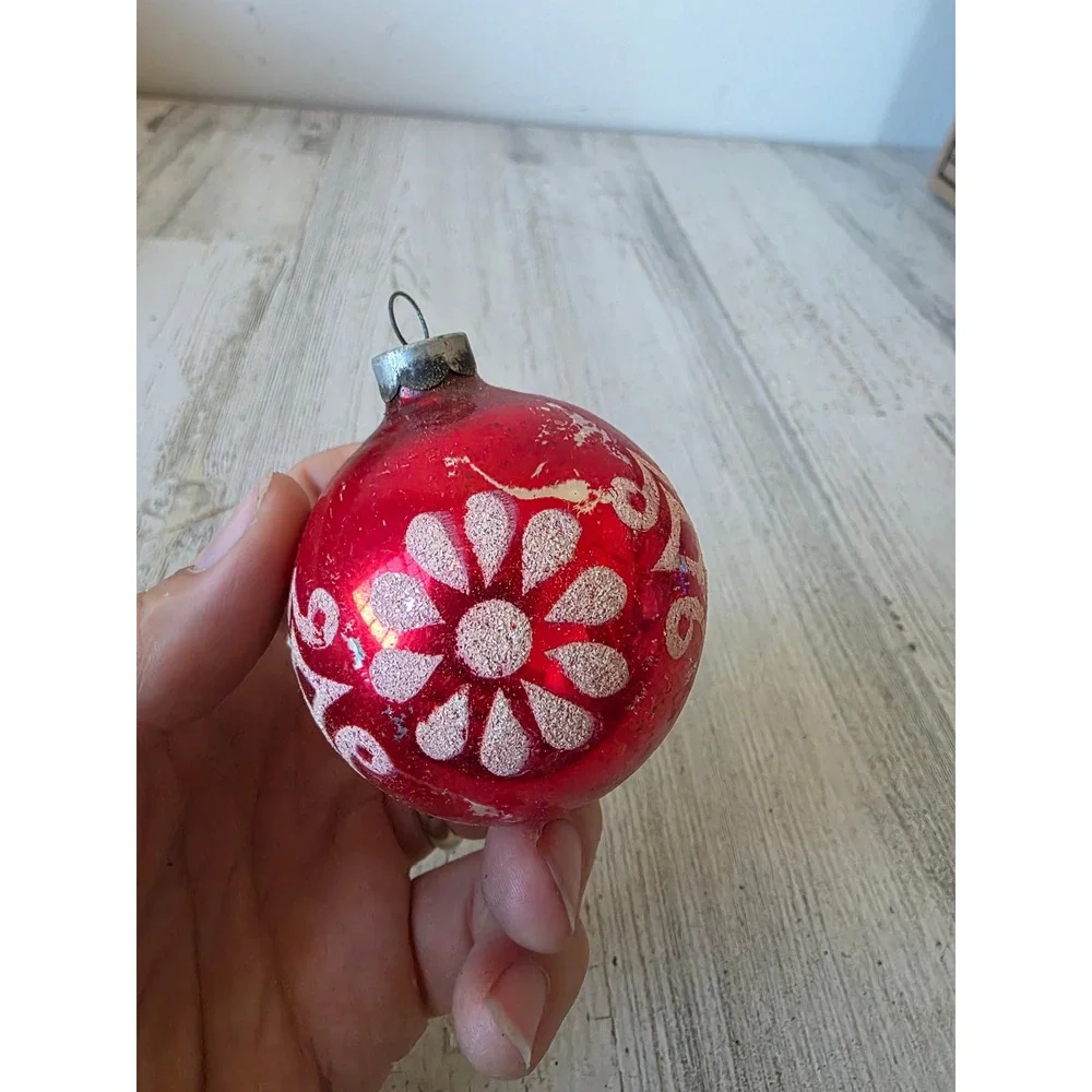 Vintage red stencil Daisy Mica glass ornament Xmas tree